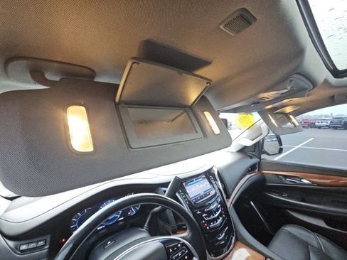 Used 2016 Cadillac Escalade Luxury image 52