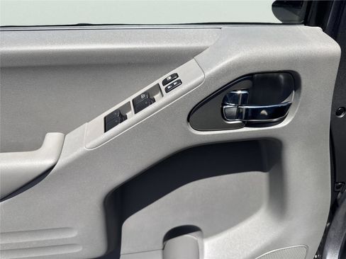 Used 2020 Nissan Frontier SV w/ Midnight Edition Floor Mats RWD image 17