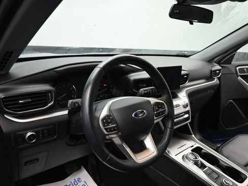 Used 2022 Ford Explorer XLT w/ Equipment Group 202A image 18