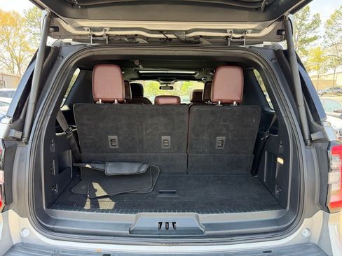 Used 2023 Ford Expedition Limited image 6