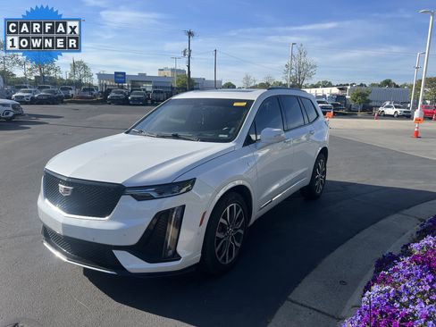 Used 2022 Cadillac XT6 Sport w/ Technology Package image 6