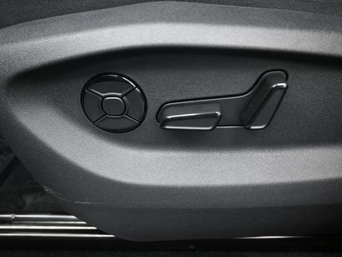 New 2026 Volkswagen Tiguan SE image 33