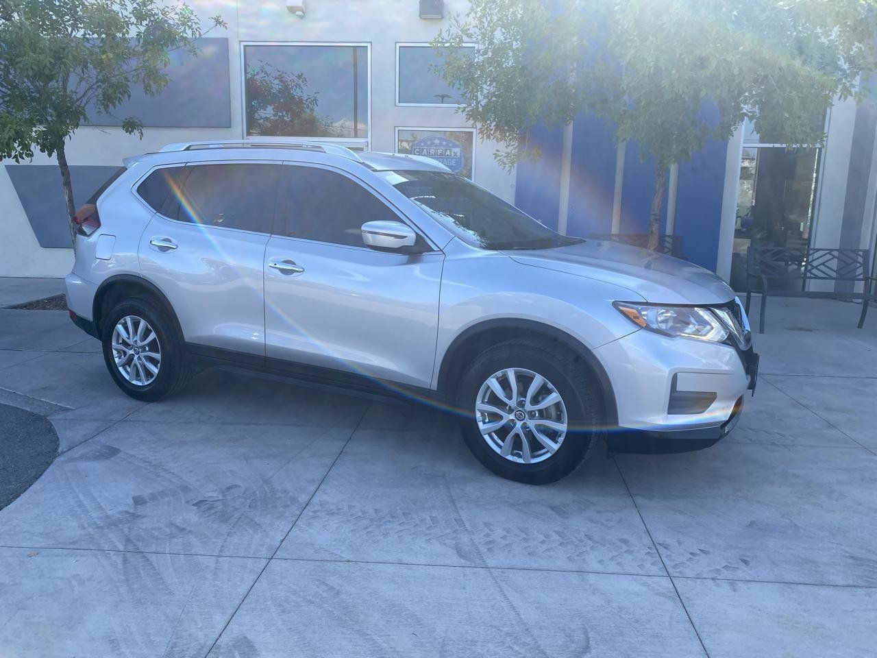 Used 2020 Nissan Rogue SV FWD image 2