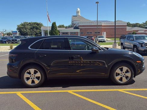 Used 2022 Porsche Cayenne image 9