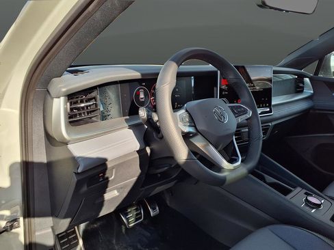 New 2026 Volkswagen Tiguan SE R-Line image 12