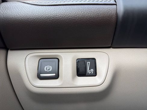 Used 2019 GMC Acadia Denali w/ Technology Package FWD image 11