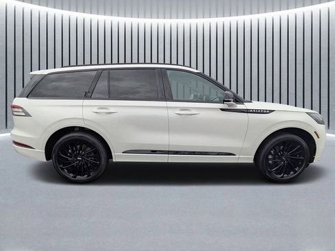New 2026 Lincoln Aviator Reserve image 2