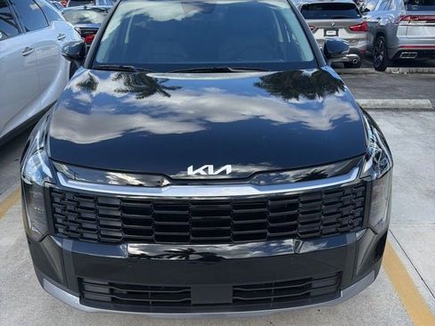 Used 2026 Kia Sportage EX FWD image 3