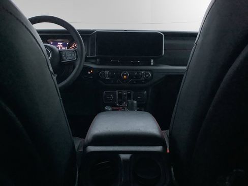 Used 2024 Jeep Wrangler Unlimited Rubicon w/ Technology Group image 10