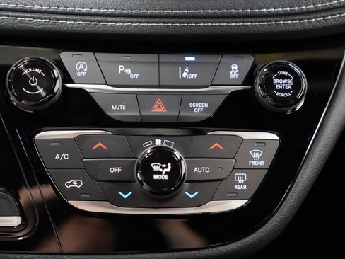 New 2026 Chrysler Pacifica Select AWD/4WD image 27