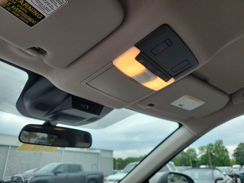 Used 2025 Nissan Rogue SV FWD image 30