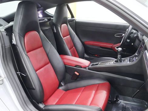 Used 2019 Porsche 718 Cayman S RWD image 26