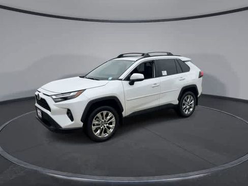 Used 2025 Toyota RAV4 XLE Premium image 4