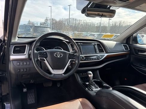 Used 2017 Toyota Highlander Limited Platinum image 29