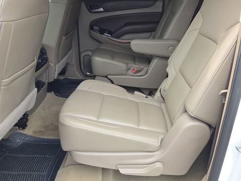 Used 2018 Chevrolet Suburban Premier RWD image 11