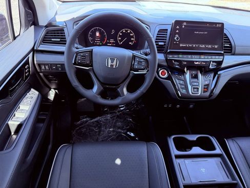 New 2026 Honda Odyssey Touring image 13
