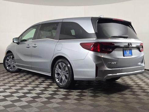 New 2026 Honda Odyssey Touring image 8