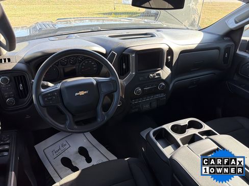 Used 2024 Chevrolet Silverado 2500 Custom w/ Custom Value Package image 18
