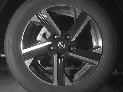 Used 2025 Nissan Sentra SV FWD image 15