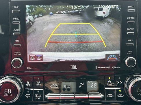 Used 2020 Toyota Highlander Limited FWD image 15