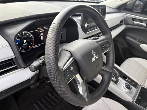 Used 2023 Mitsubishi Outlander SEL image 9