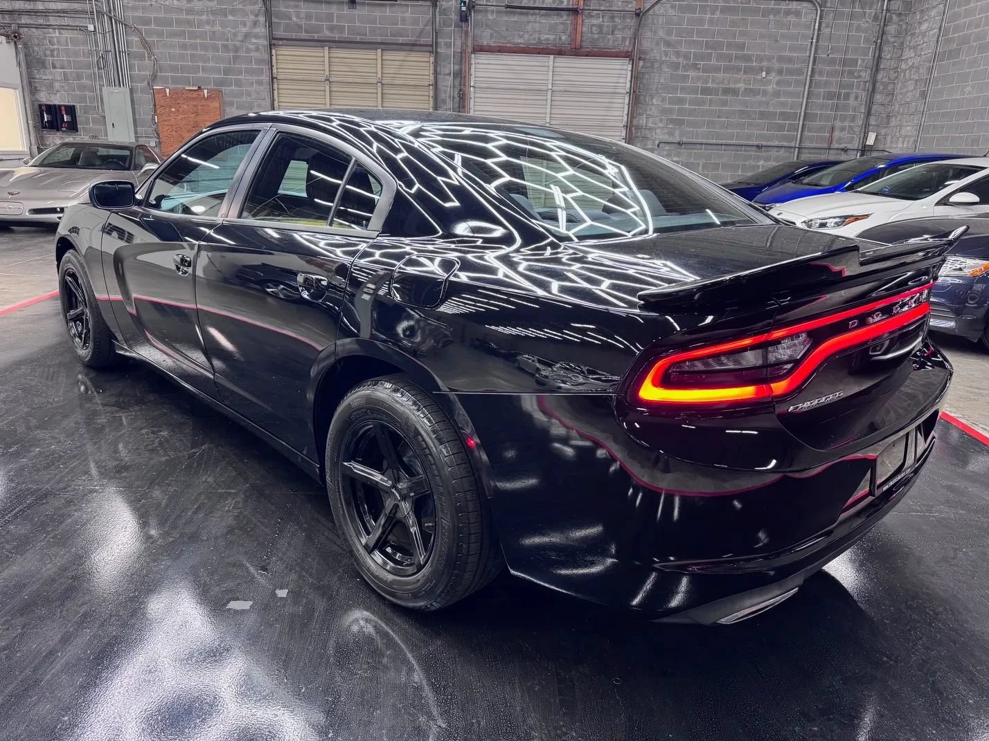 Used 2017 Dodge Charger SE RWD image 5
