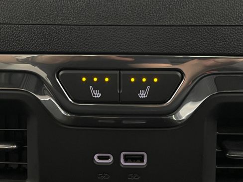 Used 2023 Chevrolet Silverado 1500 LTZ w/ LTZ Convenience Package II AWD/4WD image 6