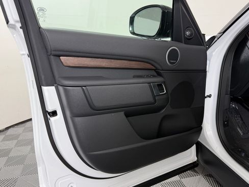 New 2026 Land Rover Discovery S AWD/4WD image 22
