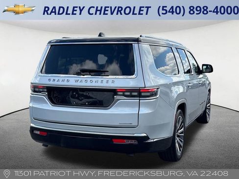Used 2024 Jeep Grand Wagoneer L Series III AWD/4WD image 31