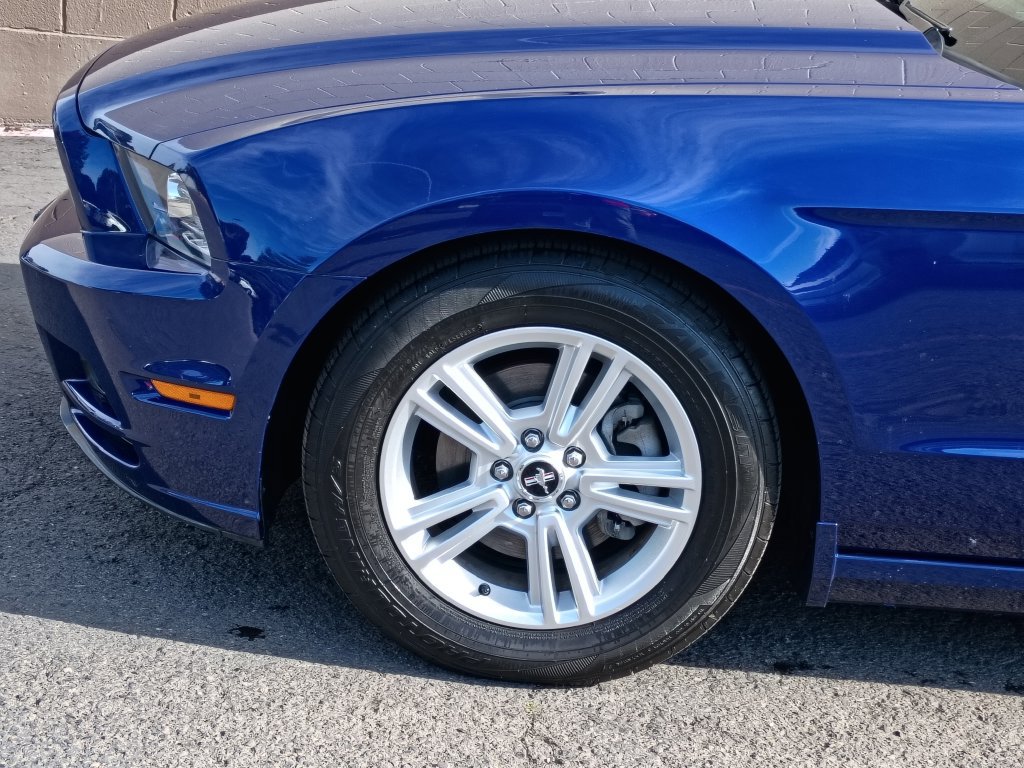 Used 2013 Ford Mustang Convertible RWD image 10