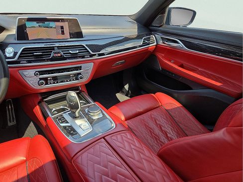 Used 2022 BMW 740i w/ M Sport Package image 11