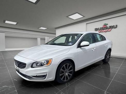 Used 2017 Volvo S60 T5 Inscription FWD image 6