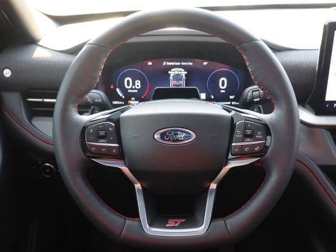 Used 2025 Ford Explorer ST image 15
