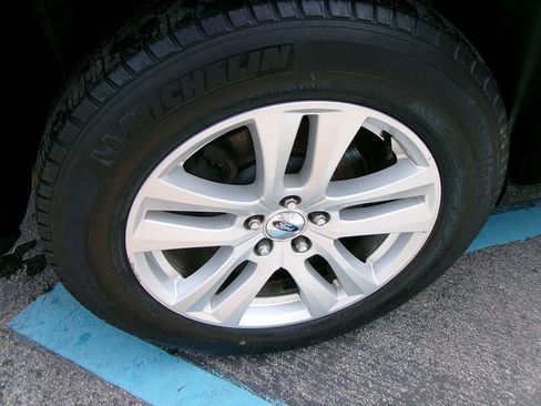 Used 2018 Ford Explorer XLT w/ Equipment Group 201A image 8