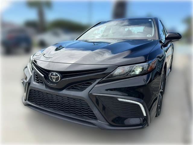 Used 2022 Toyota Camry SE FWD image 3