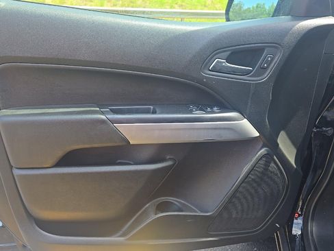 Used 2021 Chevrolet Colorado LT w/ Fleet Safety Package RWD image 11
