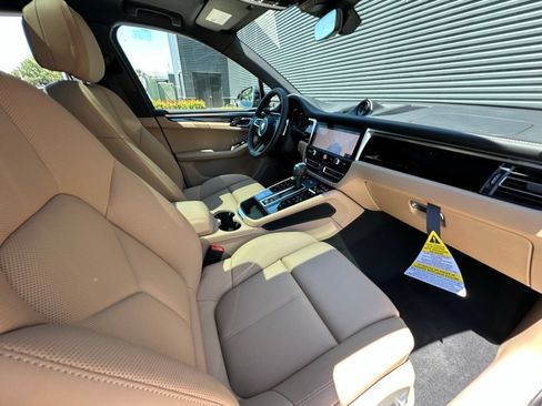 Used 2026 Porsche Macan AWD/4WD image 39