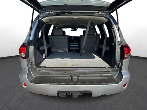 Used 2018 Toyota Sequoia Platinum RWD image 11