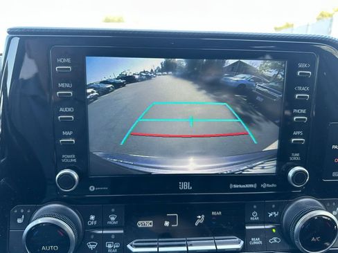 Used 2021 Toyota Highlander XSE FWD image 14