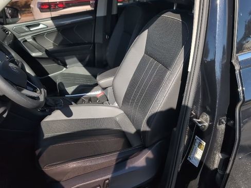 Used 2022 Volkswagen Tiguan SE image 9