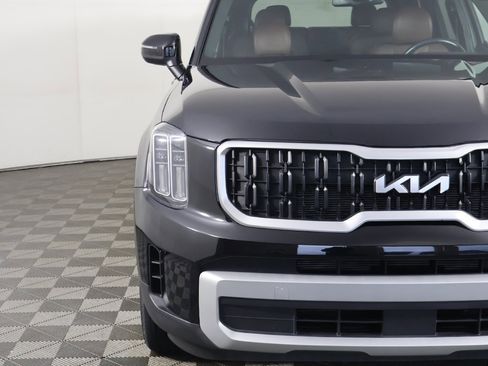 Used 2024 Kia Telluride EX w/ EX Captain's Chair Package image 15