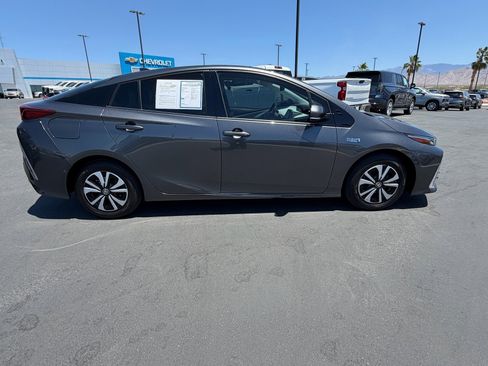 Used 2018 Toyota Prius Prime Advanced w/ Carpet Mat Package FWD image 2