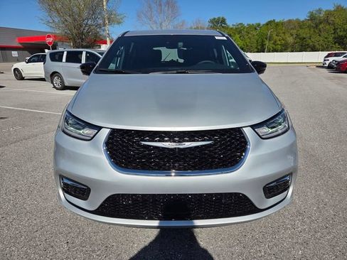 New 2026 Chrysler Pacifica Select FWD image 16