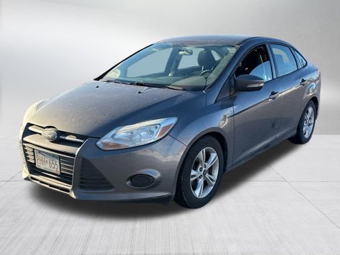 Used 2014 Ford Focus SE w/ SE Winter Package image 4