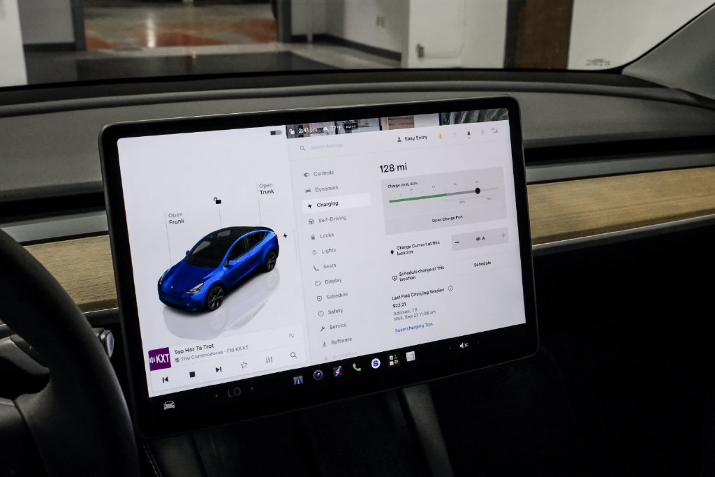 Used 2024 Tesla Model Y Long Range AWD/4WD image 22