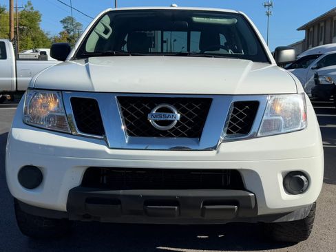 Used 2018 Nissan Frontier SV AWD/4WD image 3