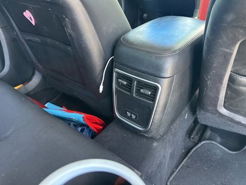 Used 2019 Chrysler 300 Touring w/ Sport Appearance Package RWD image 10