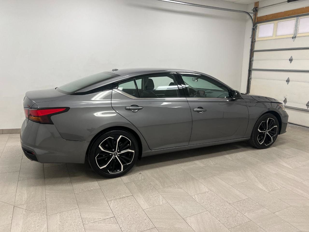 Used 2025 Nissan Altima 2.5 SR FWD image 18
