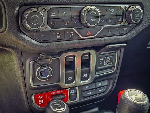 Certified 2026 Jeep Wrangler Sport AWD/4WD image 23