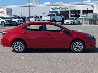 Used 2017 Toyota Corolla LE video 4